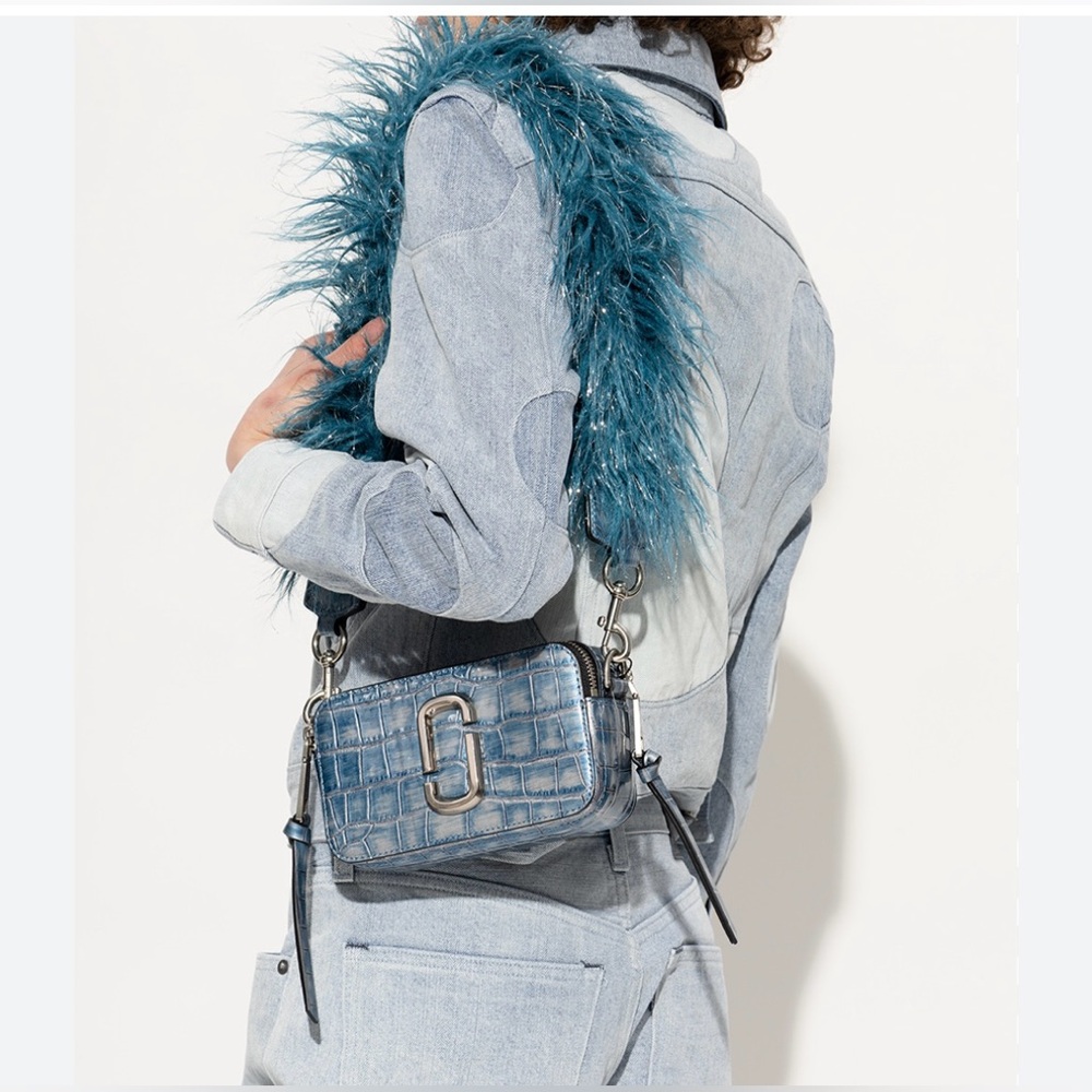 MARC JACOBS Snapshot
Bag Blue 'The Croc - Color: HARBOR BLUE with dust bag🔥🔥🔥 - Picture 2 of 14